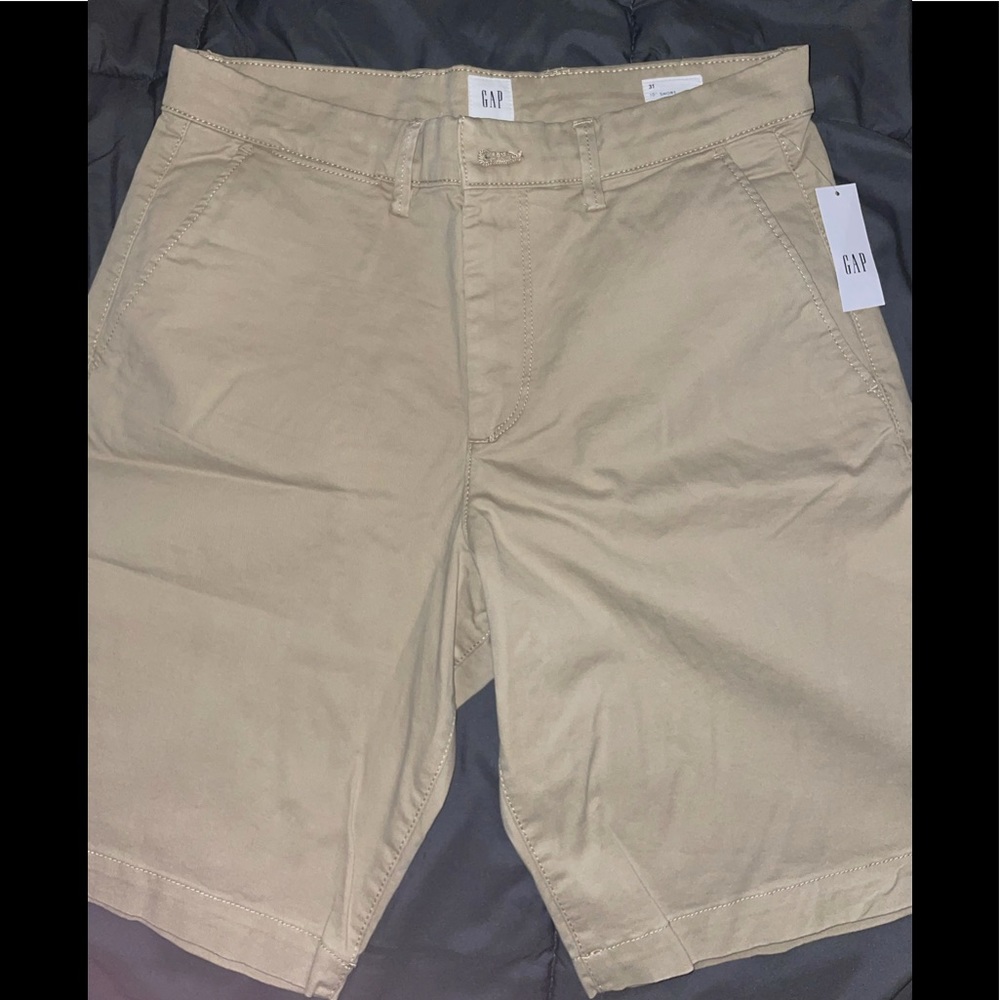 Men’s GAP khaki shorts (NWT)